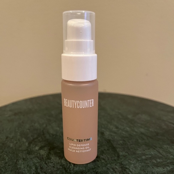 Beautycounter Countertime Lipid Defense
Cleansing Oil, mini/travel size - Picture 3 of 4